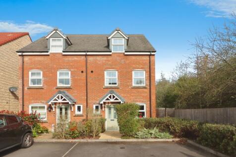 4 bedroom semi-detached house for sale