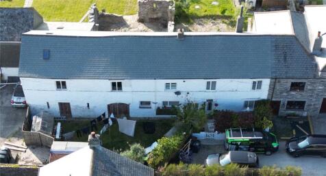 4 bedroom end of terrace house for sale