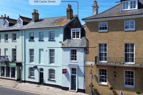 TOWN CENTRE 3 bed townhouse for sale