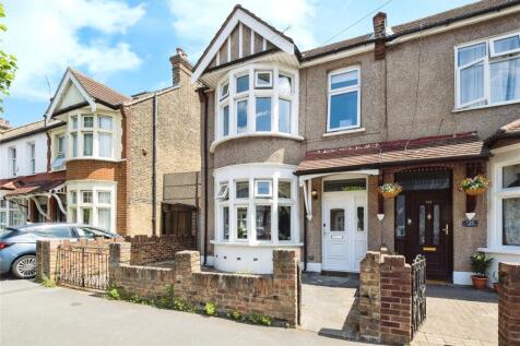 4 bedroom end of terrace house for sale