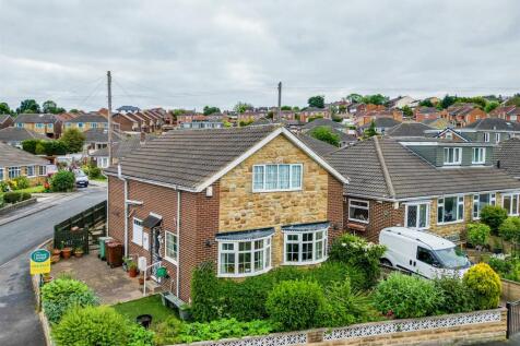 Gillion Crescent, Wakefield WF4 4 bed detached house for sale