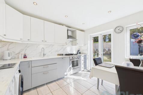 Neath Hill, Milton Keynes MK14 3 bed terraced house for sale
