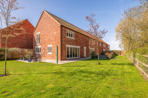 5 bedroom link detached house for sale