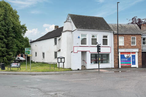 End of terrace house for sale