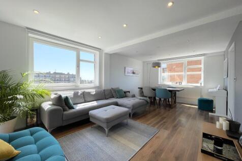 3 bedroom flat for sale