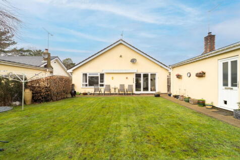 The Chase, Verwood BH31 2 bed detached bungalow for sale
