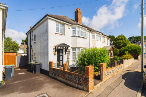 St. Johns Road, Christchurch BH23 3 bed semi