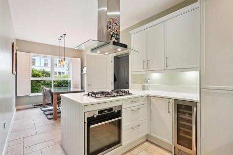 4 bedroom terraced house for sale