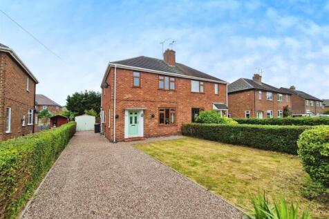 2 bedroom semi-detached house for sale