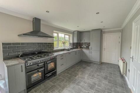 8 The Paddock, Sunniside 5 bed detached house for sale