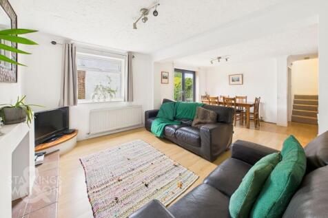 Finch Way, Brundall, Norwich 5 bed semi