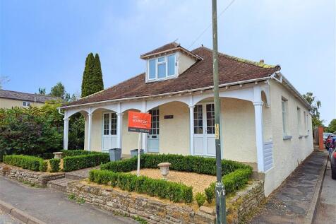 Kingsland, Leominster, Herefordshire... 4 bed detached bungalow for sale