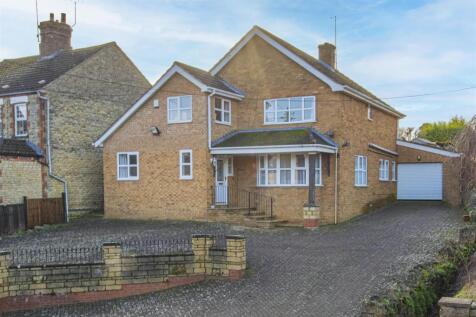 Detached house for sale