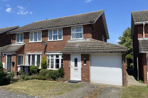 Partridge Piece, Cranfield, Bedford 3 bed semi