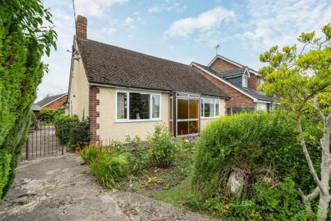Crawley Road, Cranfield 3 bed detached bungalow for sale