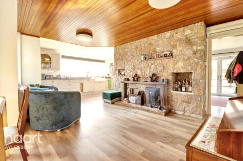 4 bedroom bungalow for sale