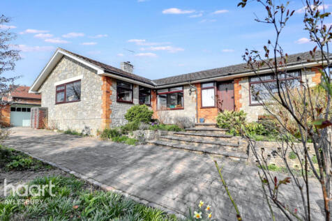 4 bedroom bungalow for sale