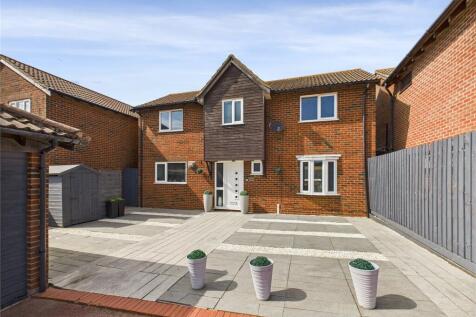 Westleton Way, Felixstowe, Suffolk, IP11 4 bed detached house for sale