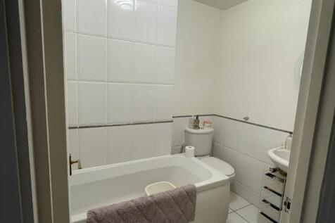 Studio flat for sale