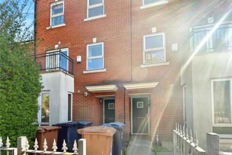 Cavell Drive, Bishop's Stortford... 5 bed terraced house for sale