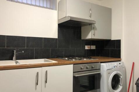 6 bedroom end of terrace house for sale