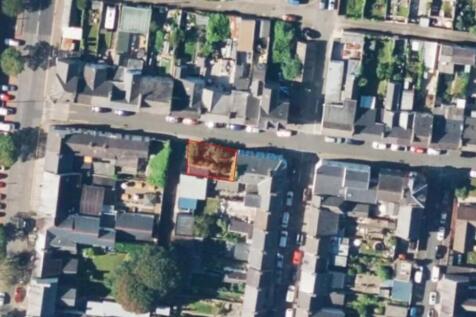 Queen Street, Pembroke Dock SA72 2 bed property with land for sale