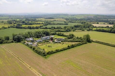 Cardigan SA43 5 bed farm house for sale
