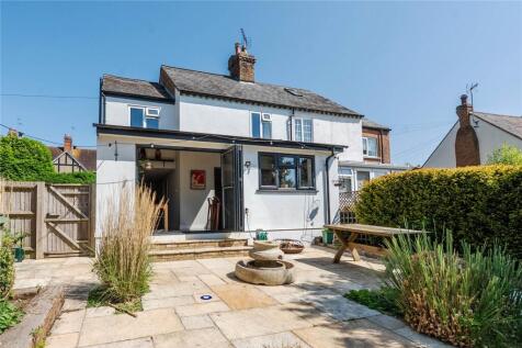 Watling Street, Buckinghamshire MK17 3 bed semi