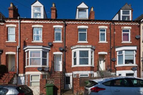 Cliff Villas, Pontefract WF8 6 bed house of multiple occupation for sale
