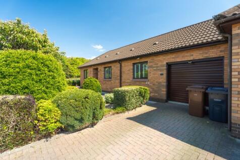 2 bedroom terraced bungalow for sale