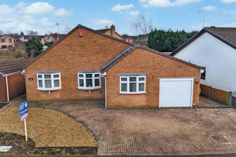 Thornhill Drive, Nuneaton CV11 3 bed detached bungalow for sale