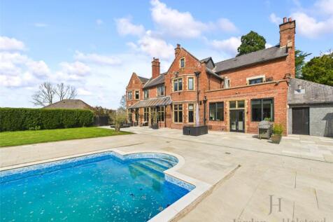 Chester Road, Cheshire CW10 6 bed detached house for sale