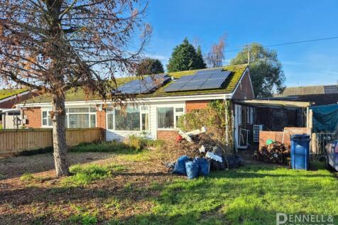4 bedroom semi-detached bungalow for sale