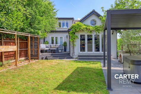 4 bedroom semi-detached house for sale