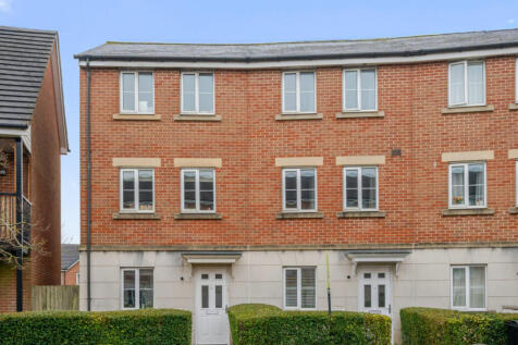 4 bedroom end of terrace house for sale