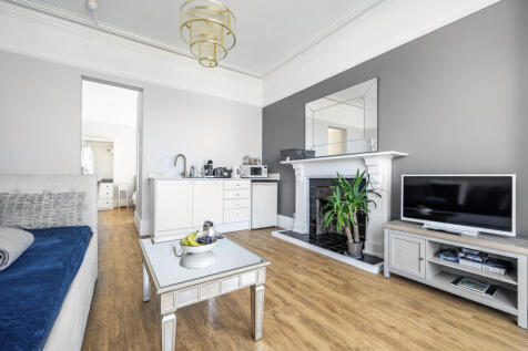 5 bedroom semi-detached house for sale