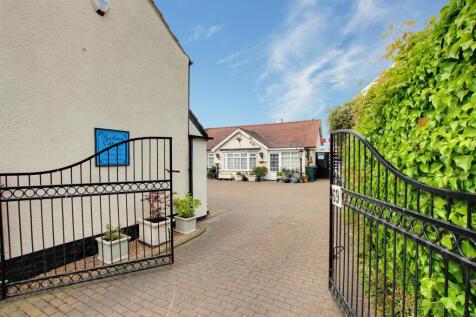Brackenborough Rd, Louth LN11 5 bed detached bungalow for sale