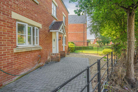 Voyager Drive, Swindon, Wiltshire 5 bed detached house for sale