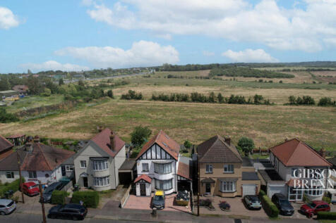 Brackendale Avenue, Basildon, SS13 4 bed detached house for sale