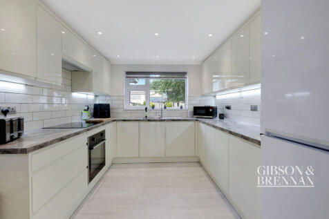 Downey Close, Basildon, SS14 3 bed end of terrace house for sale