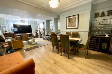 4 bedroom terraced house for sale