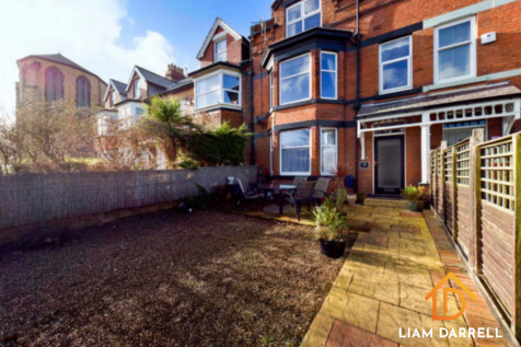 8 bedroom terraced house for sale