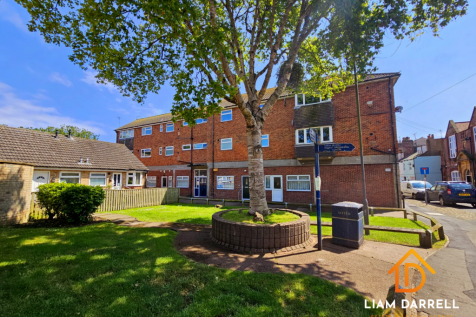 3 bedroom flat for sale