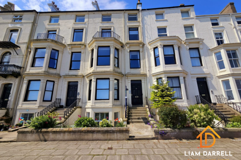 3 bedroom flat for sale