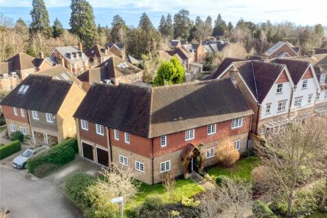 Highgrove Avenue, Ascot, Berkshire, SL5 5 bed detached house for sale