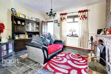 Cwmffrwdoer, Pontypool 2 bed cottage for sale