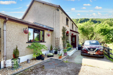 Cwmffrwdoer, Pontypool 2 bed cottage for sale