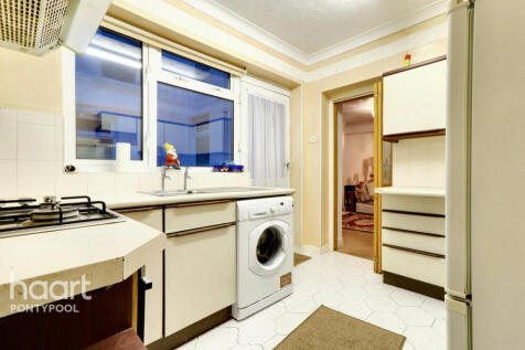 Llanover Road, Pontypool 2 bed terraced house for sale