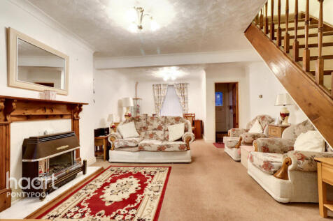Llanover Road, Pontypool 2 bed terraced house for sale