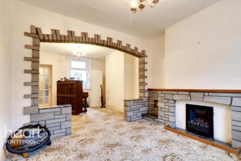 Greenfield Place, Pontypool 2 bed terraced house for sale